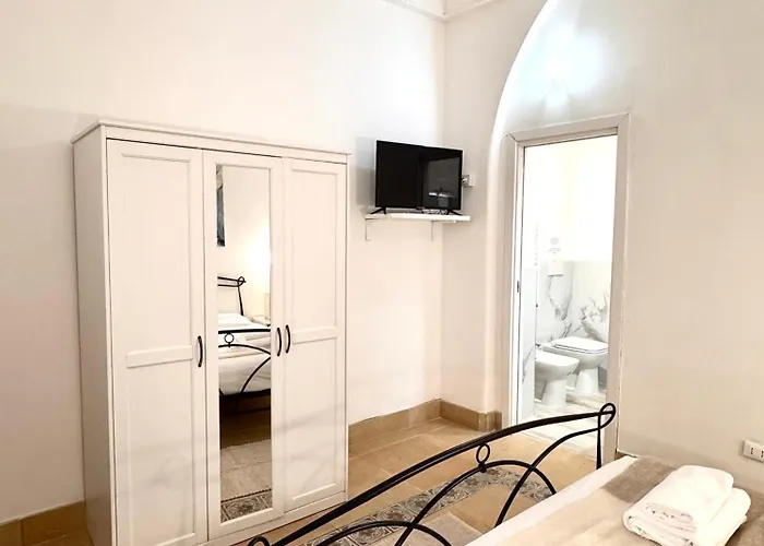 Exclusive 48 * Rome